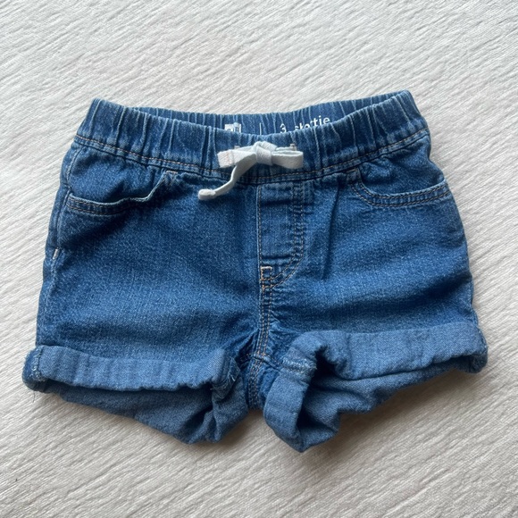 Toddler girl Gap denim pull on shorts. - Picture 2 of 3